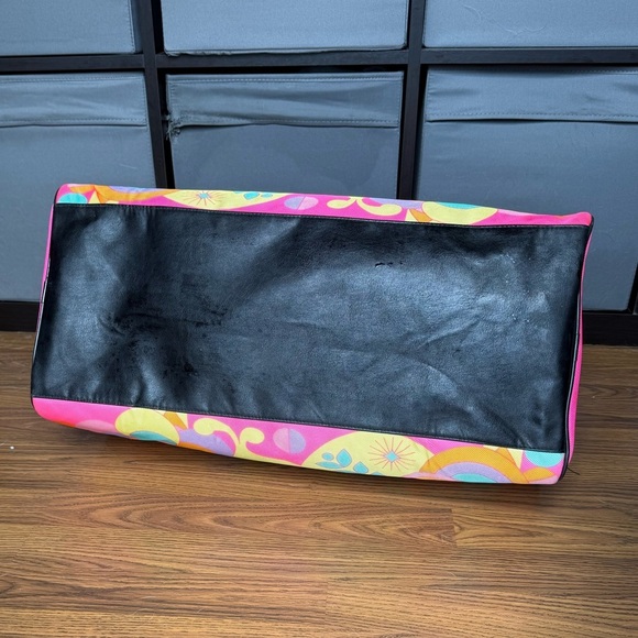 👜 Amika Duffle Bag - Picture 10 of 12